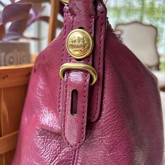 Purple patent leather coach shoulder bag with adjustable strap - Picture 8 of 13
